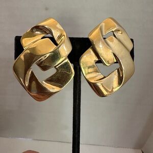 Trifari y2k chunky gold tone clip earrings